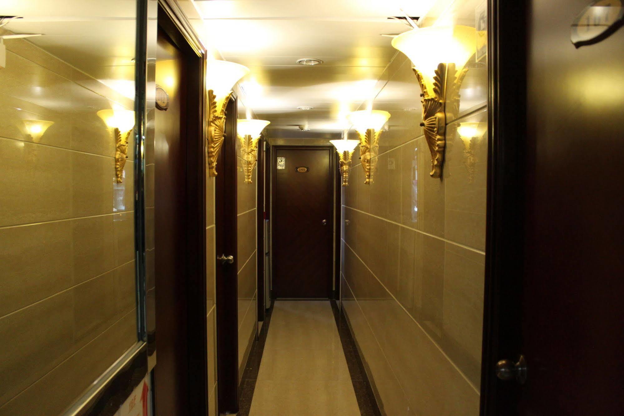 Las Vegas Guest House Хонконг Екстериор снимка